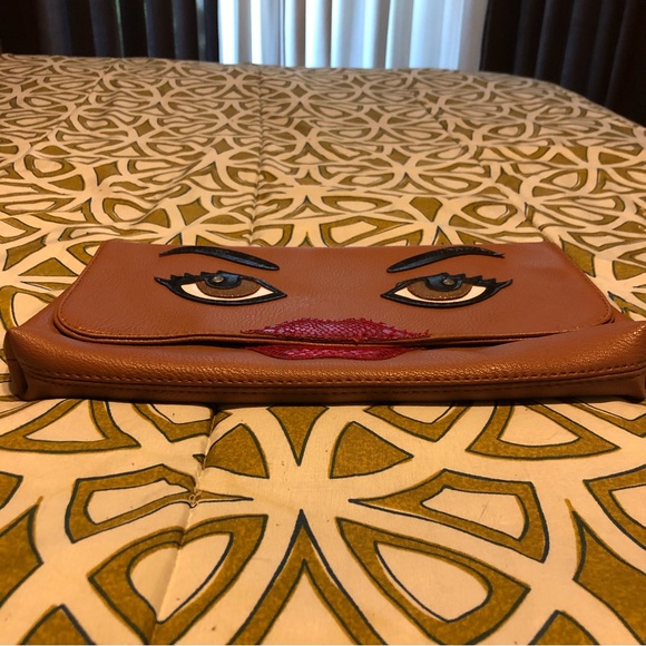 Cognac clutch purse with face - Picture 5 of 8